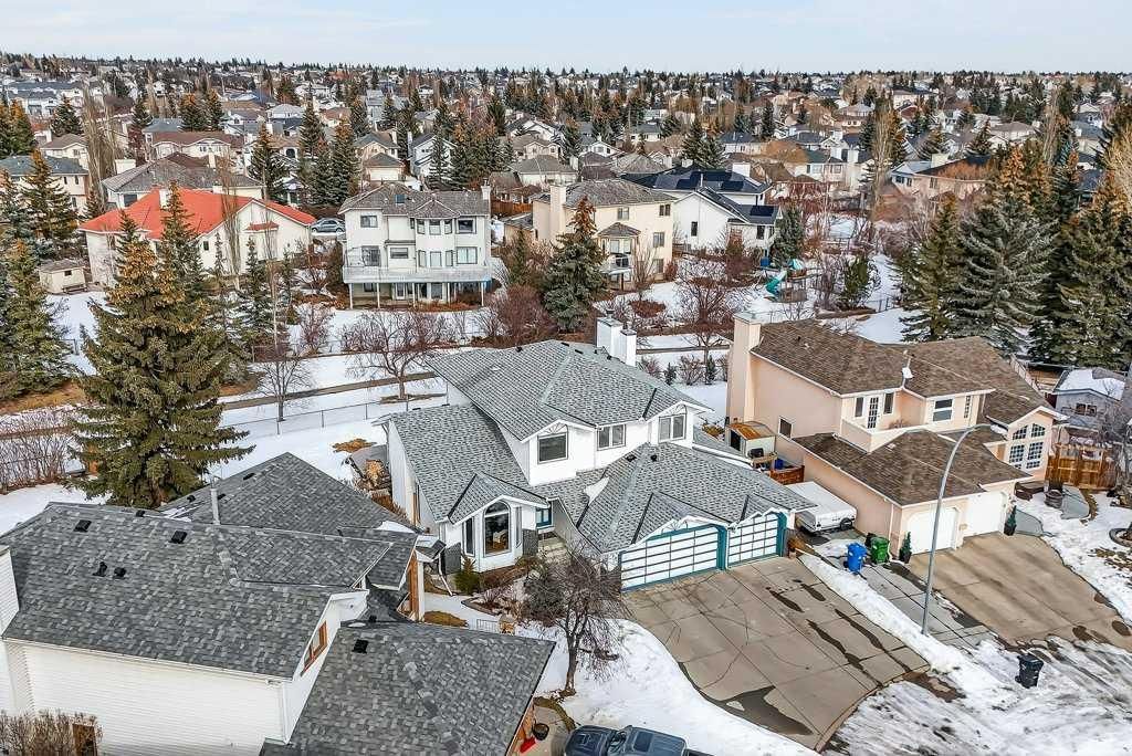 108 Hawkstone Close NW, Calgary — photo 3 of 45