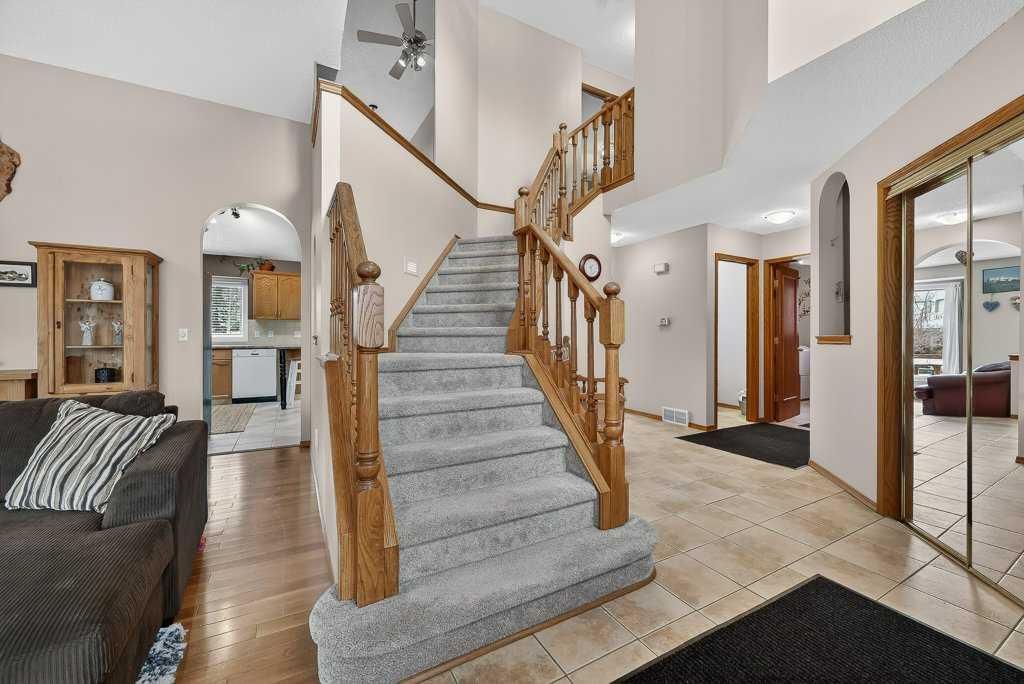 108 Hawkstone Close NW, Calgary — photo 4 of 45