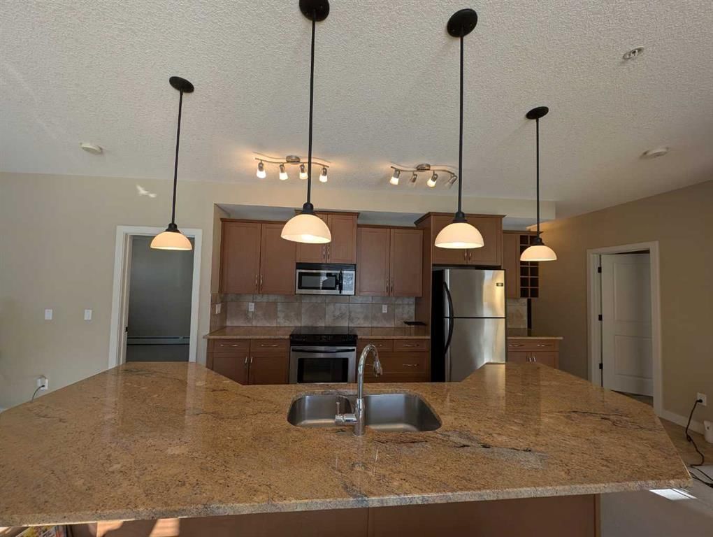 203, 35 Aspenmont Heights SW, Calgary — photo 3 of 24
