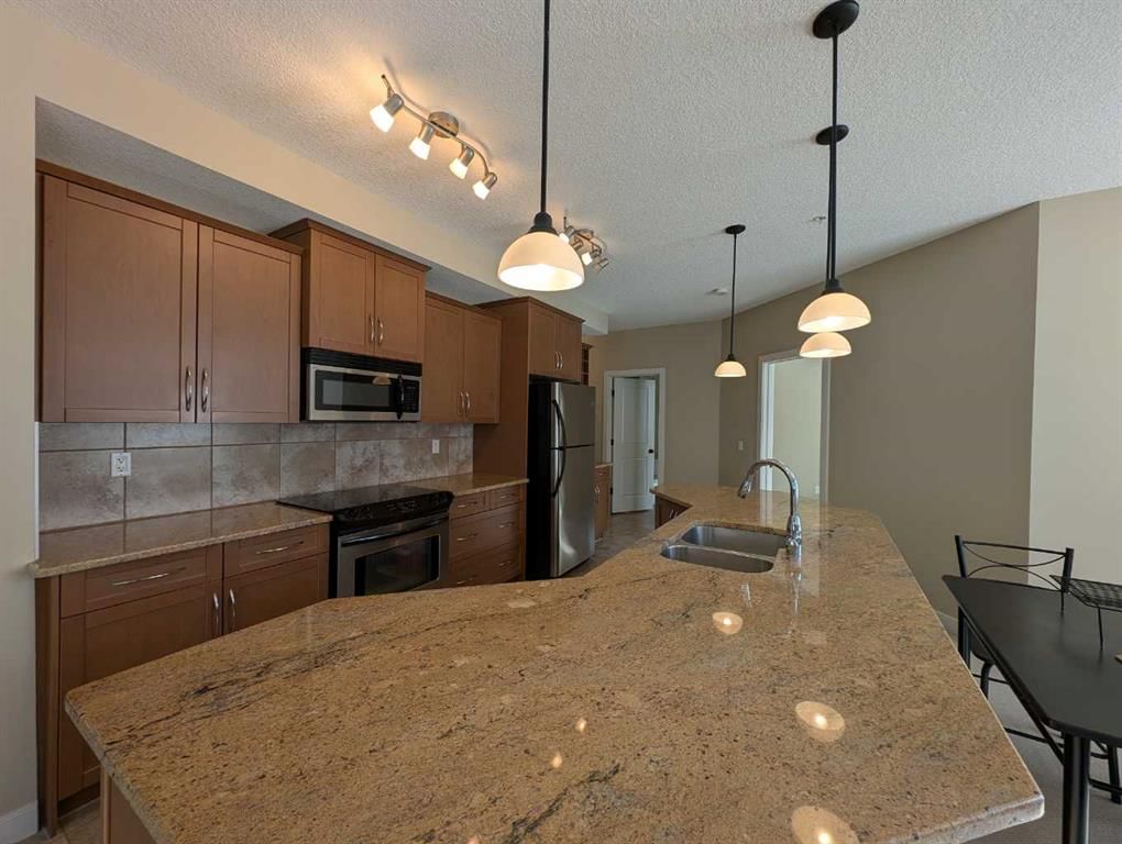203, 35 Aspenmont Heights SW, Calgary — photo 5 of 24