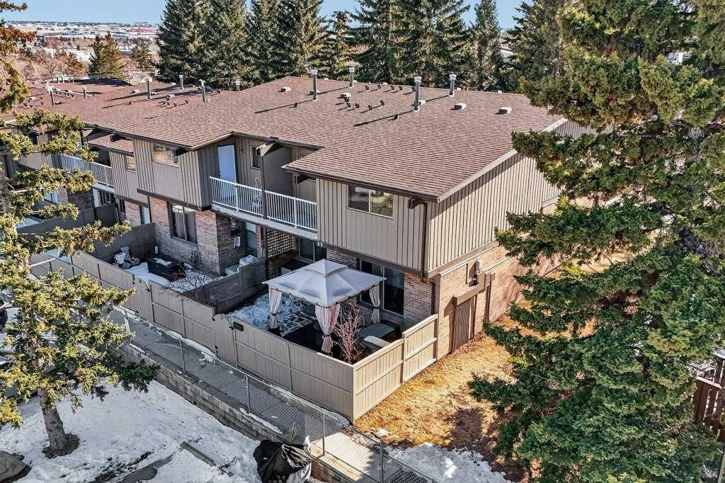 17, 1055 72 Avenue NW, Calgary — main listing photo