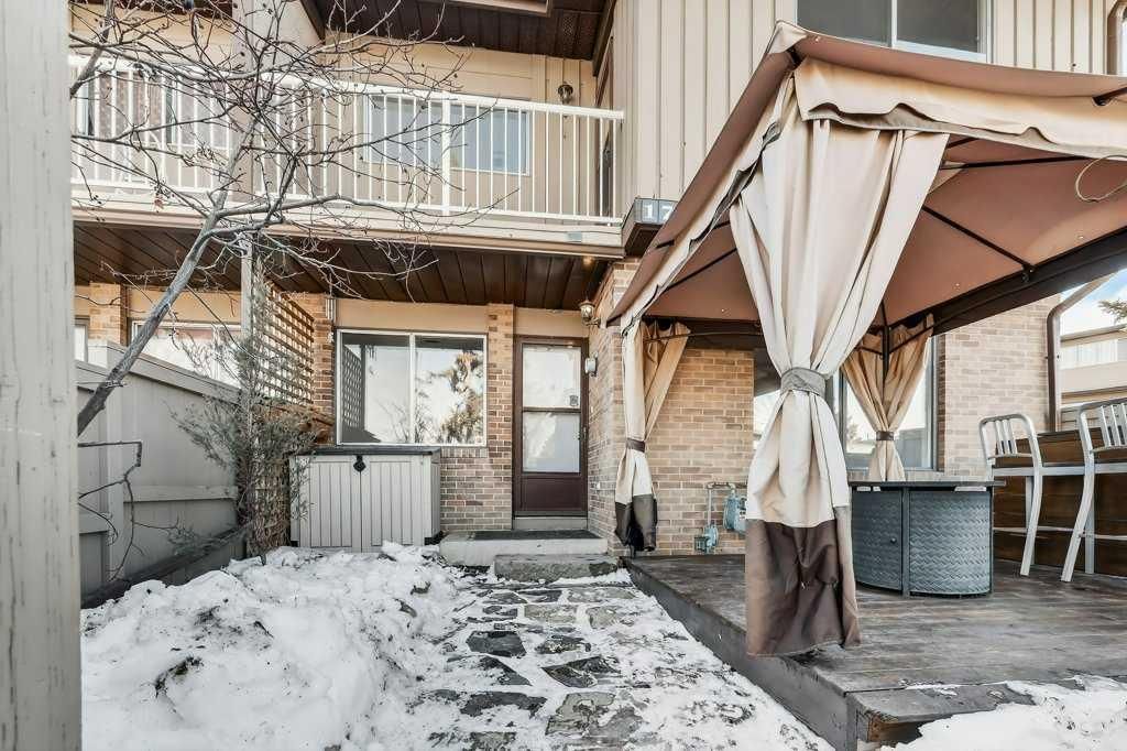 17, 1055 72 Avenue NW, Calgary — photo 2 of 39