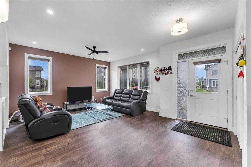 111 Cityside Road NE, Calgary — photo 3 of 35