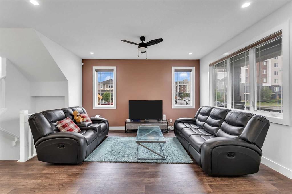 111 Cityside Road NE, Calgary — photo 4 of 35
