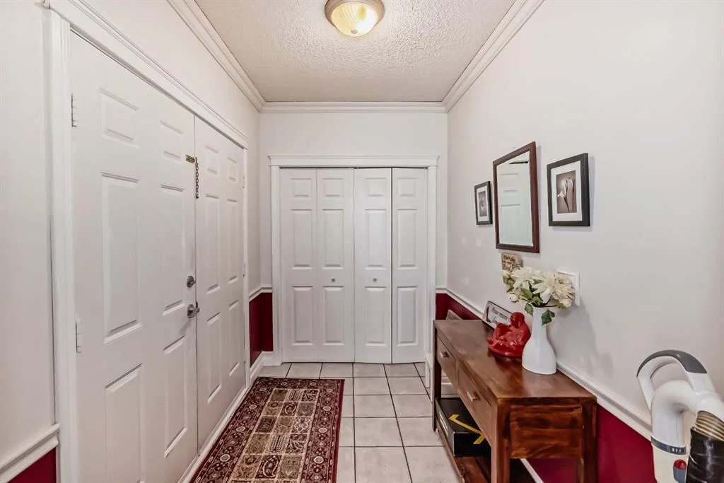 17007 Sunvale Road SE, Calgary — photo 5 of 50