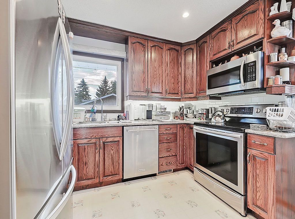 9432 Almond Crescent SE, Calgary — photo 5 of 31