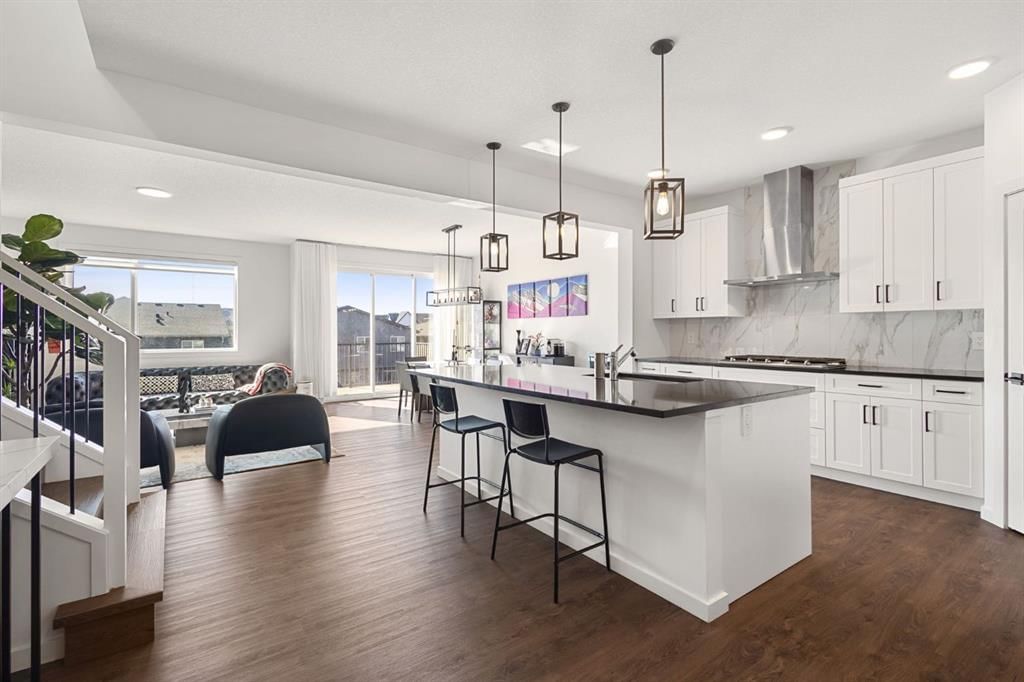 75 Royston Heath NW, Calgary — photo 4 of 44