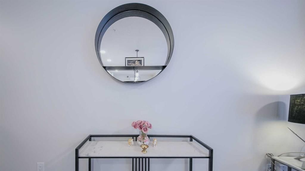2209, 33 Carringham Gate NW, Calgary — photo 4 of 42