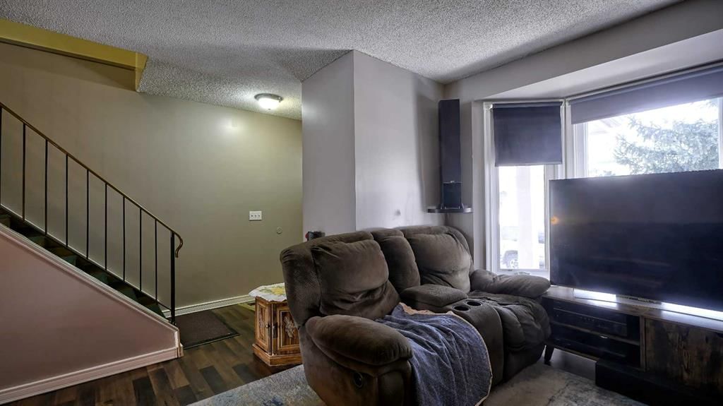 35 Riverbirch Road SE, Calgary — photo 5 of 21