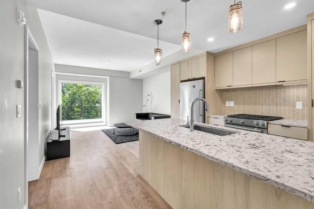 206, 3375 15 Street SW, Calgary — main listing photo