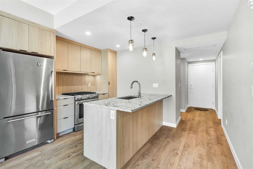 206, 3375 15 Street SW, Calgary — photo 2 of 31