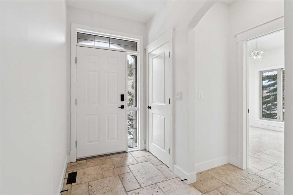 1 Discovery Ridge Link SW, Calgary — photo 4 of 46