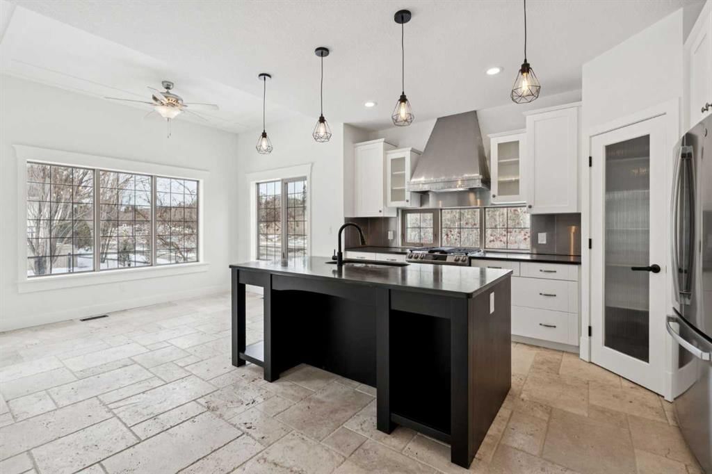 1 Discovery Ridge Link SW, Calgary — photo 5 of 46