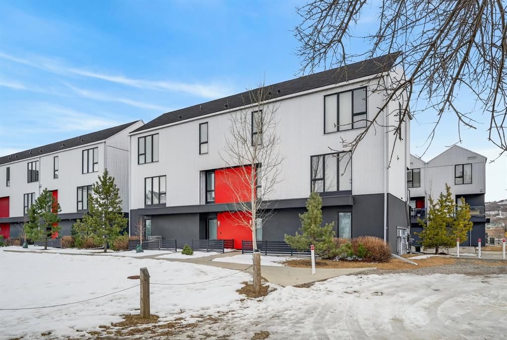403 Bow Grove NW, Calgary — photo 3 of 38