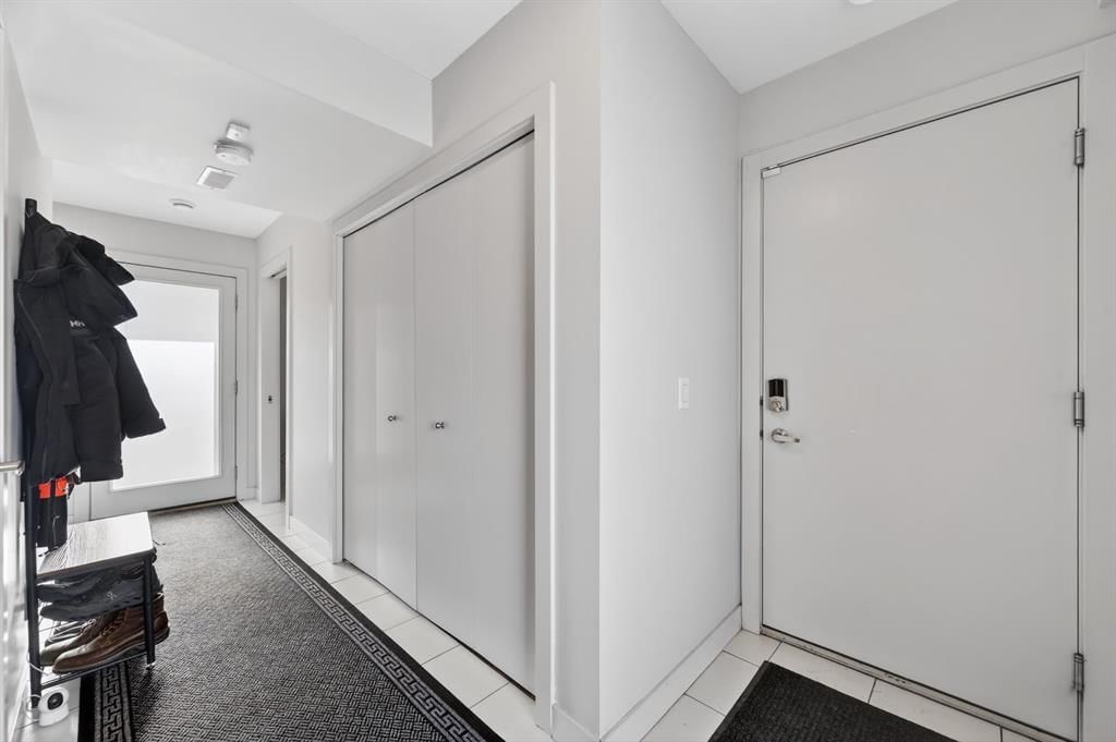 403 Bow Grove NW, Calgary — photo 5 of 38