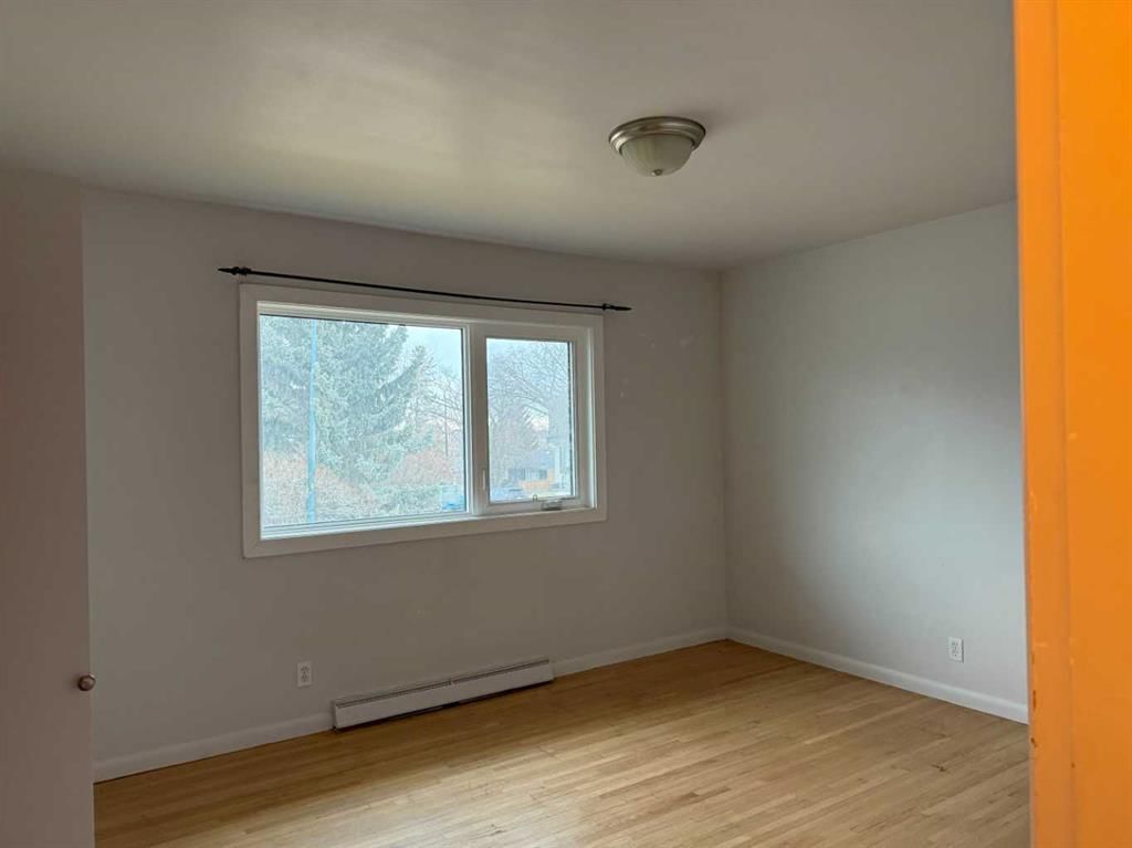 3203 9 Street NW, Calgary — photo 5 of 12