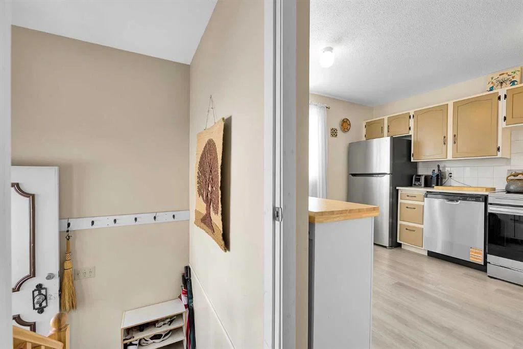 116 Huntwick Way NE, Calgary — photo 5 of 35