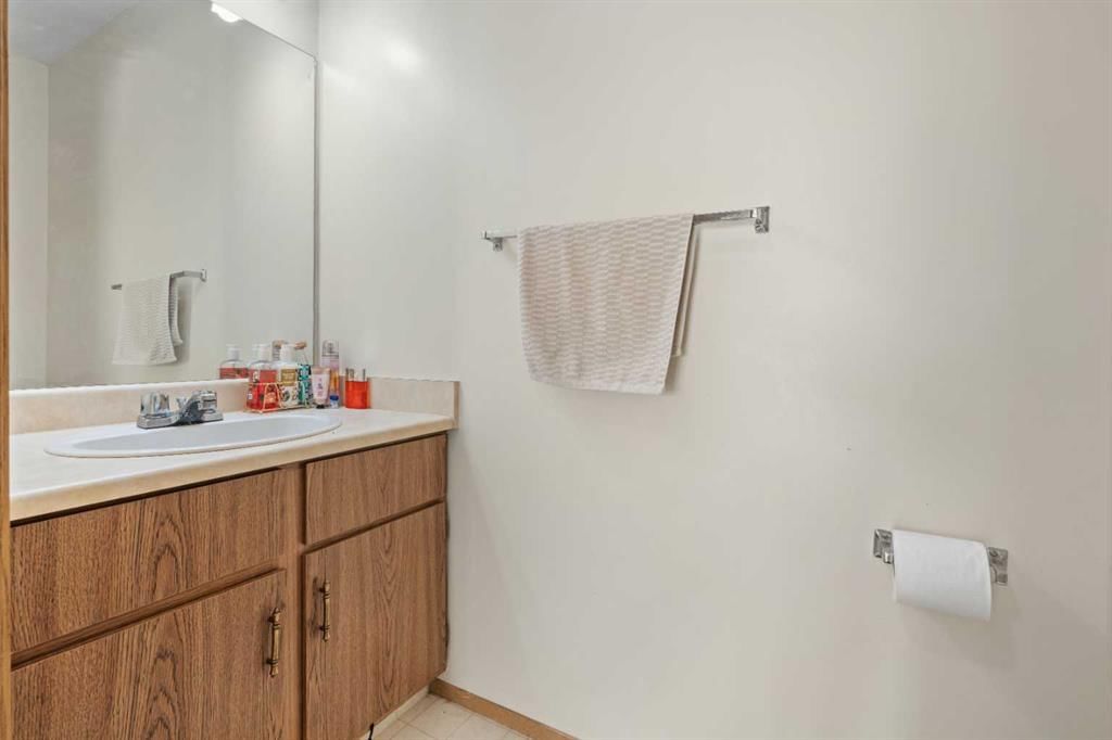 49 Range Gardens NW, Calgary — photo 4 of 38