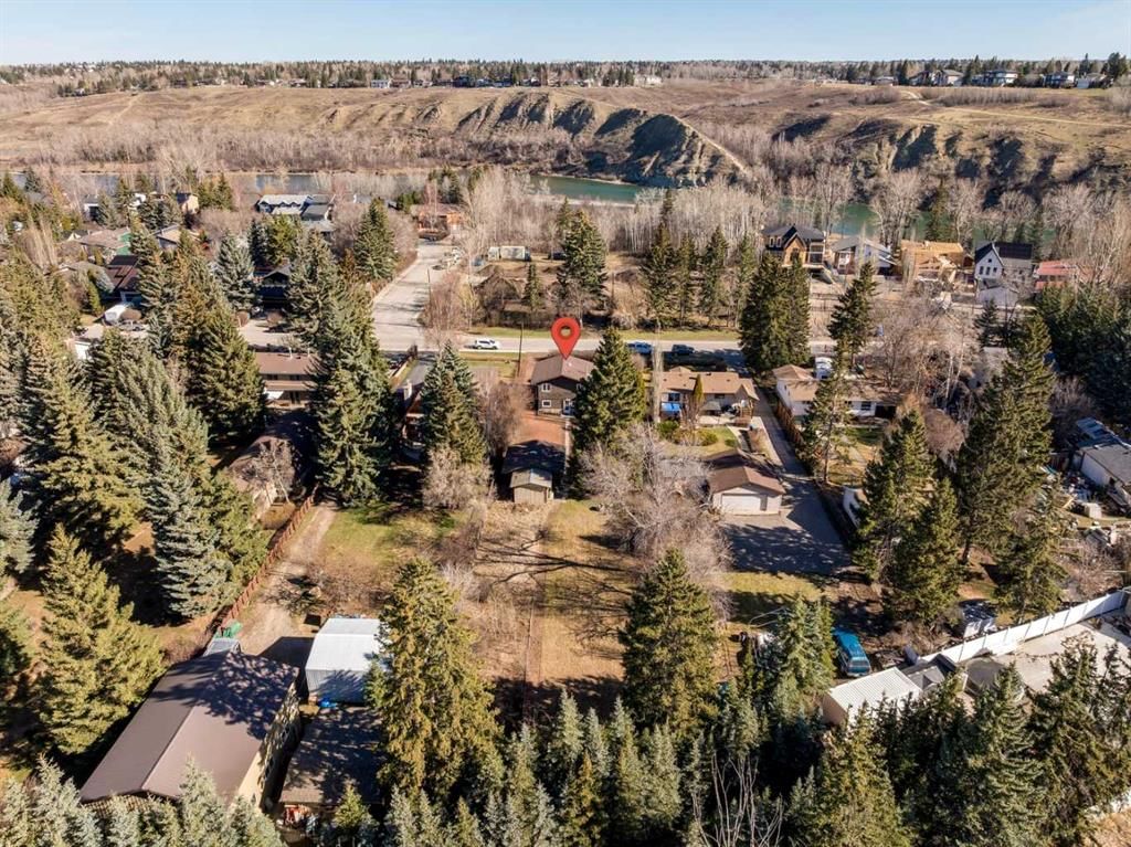 7223 Bow Crescent NW, Calgary — main listing photo