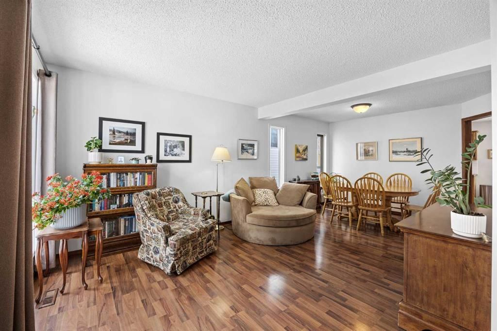 292 Douglas Ridge Close SE, Calgary — photo 2 of 25
