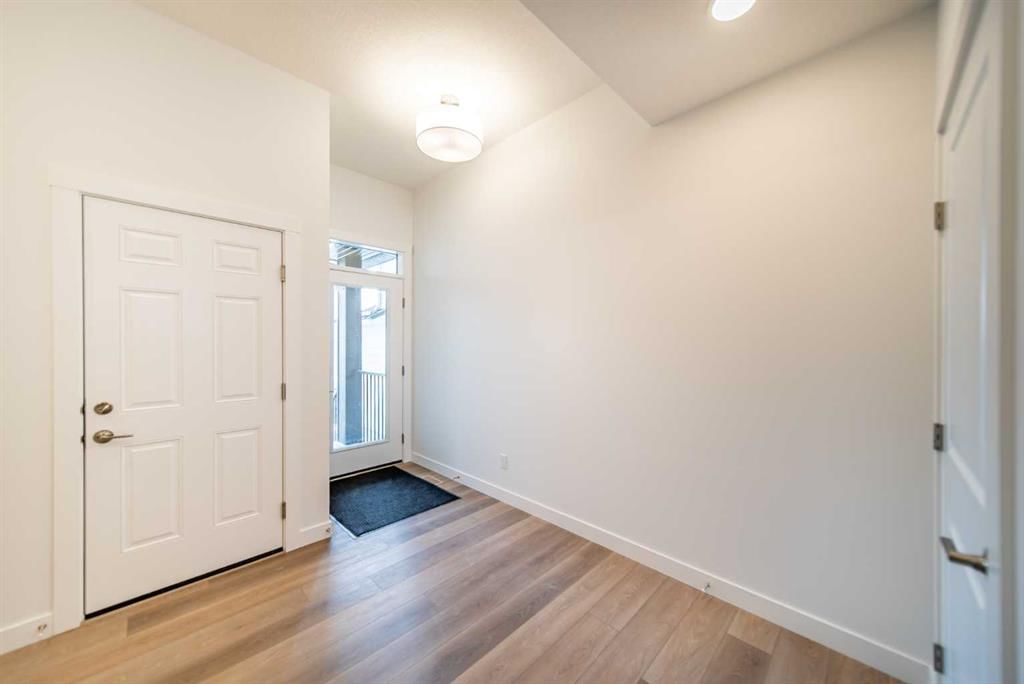73 Royston Grove NW, Calgary — photo 3 of 39