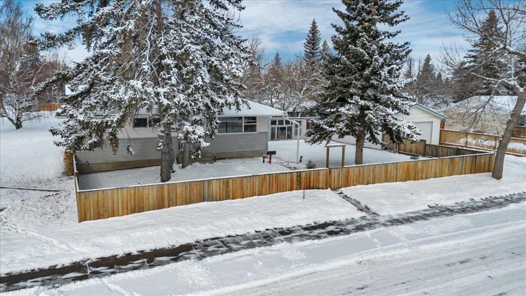4604 33 Avenue SW, Calgary — photo 3 of 39