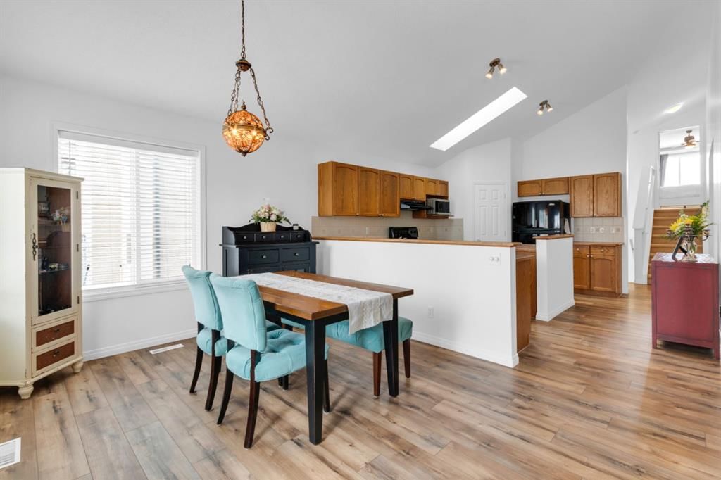 70 Weston Park SW, Calgary — photo 2 of 33