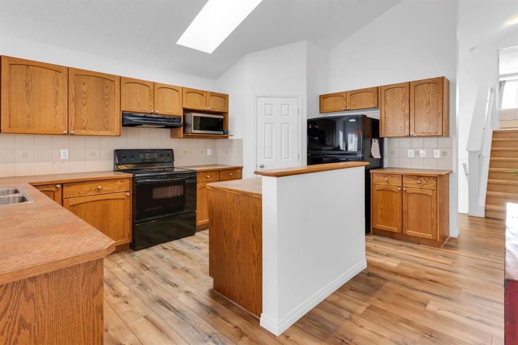 70 Weston Park SW, Calgary — photo 5 of 33
