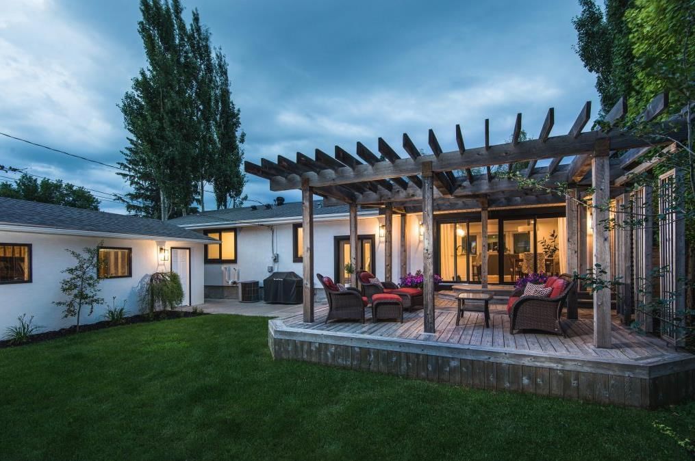 15 Wildwood Drive SW, Calgary — main listing photo