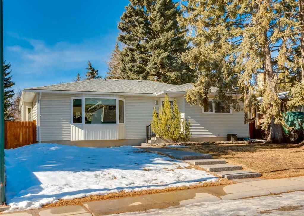 4815 Claret Street NW, Calgary — main listing photo