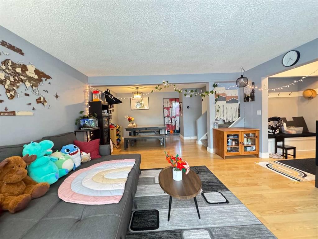 131 Erin Woods Drive SE, Calgary — photo 2 of 43