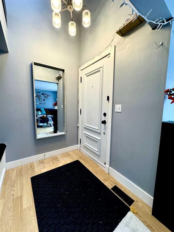 131 Erin Woods Drive SE, Calgary — photo 4 of 43