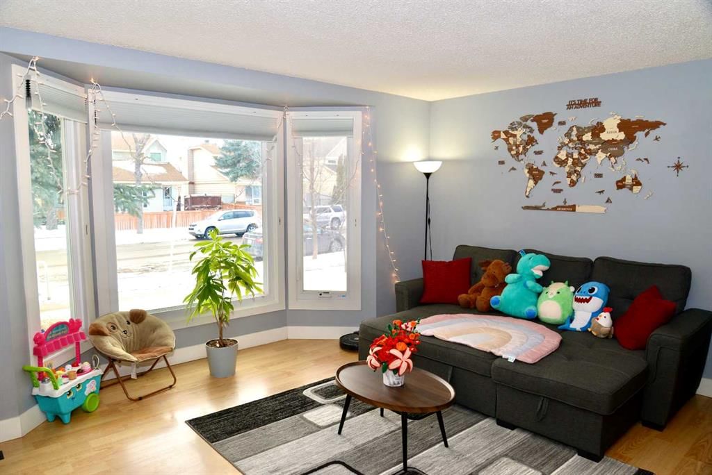 131 Erin Woods Drive SE, Calgary — photo 5 of 43
