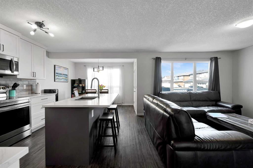 2 Saddleland Way NE, Calgary — photo 5 of 50