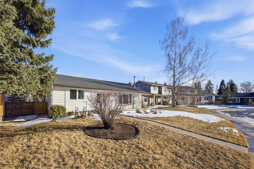 36 Lake Adams Place SE, Calgary — photo 3 of 49