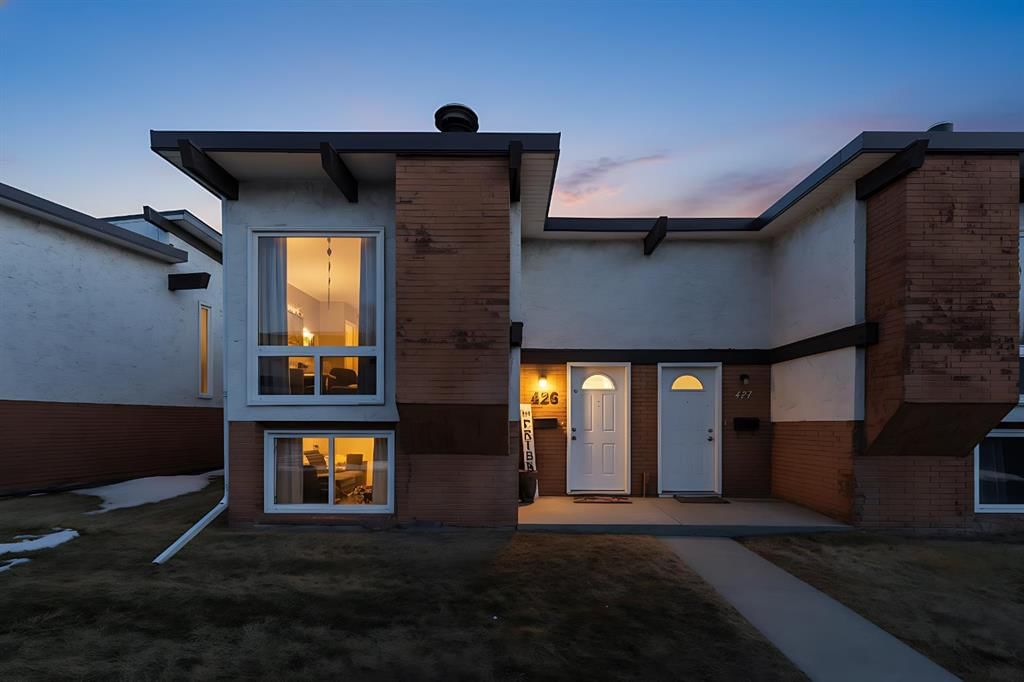 426 Pinemont Gate NE, Calgary — photo 2 of 28