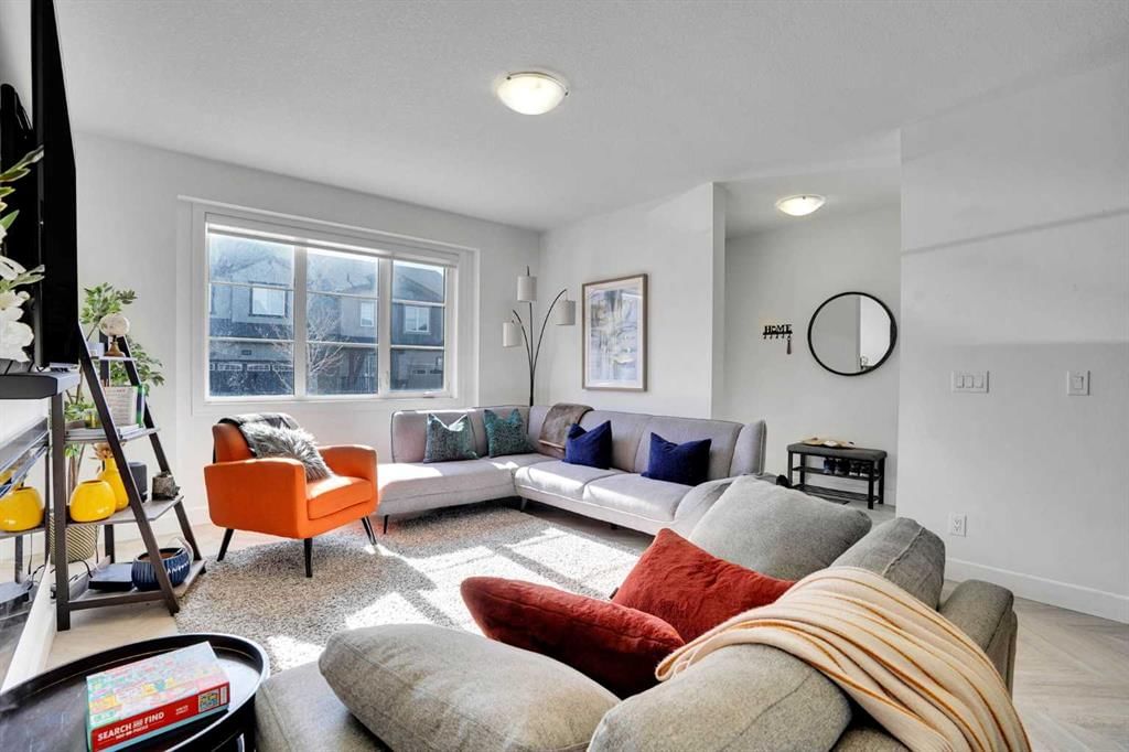 123 Carringham Road NW, Calgary — photo 4 of 50
