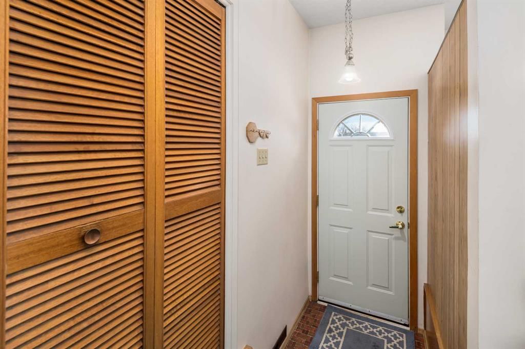 5039 Nemiskam Road NW, Calgary — photo 4 of 42