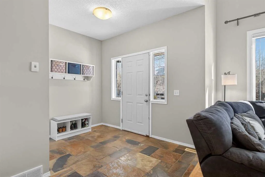 389 Elgin Way SE, Calgary — photo 3 of 38