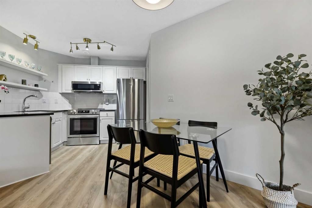 210, 10 Sierra Morena Mews SW, Calgary — photo 5 of 24