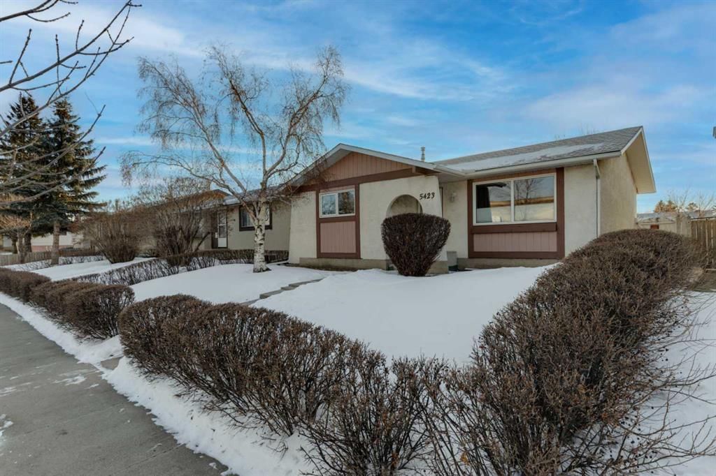 5423 Madigan Drive NE, Calgary — photo 2 of 28