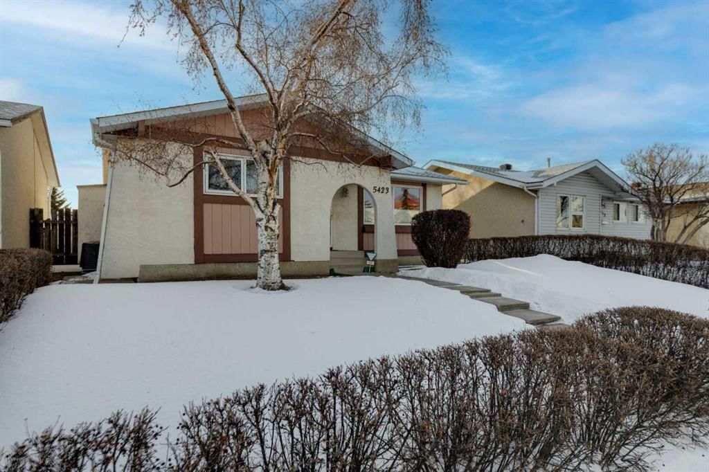 5423 Madigan Drive NE, Calgary — photo 3 of 28