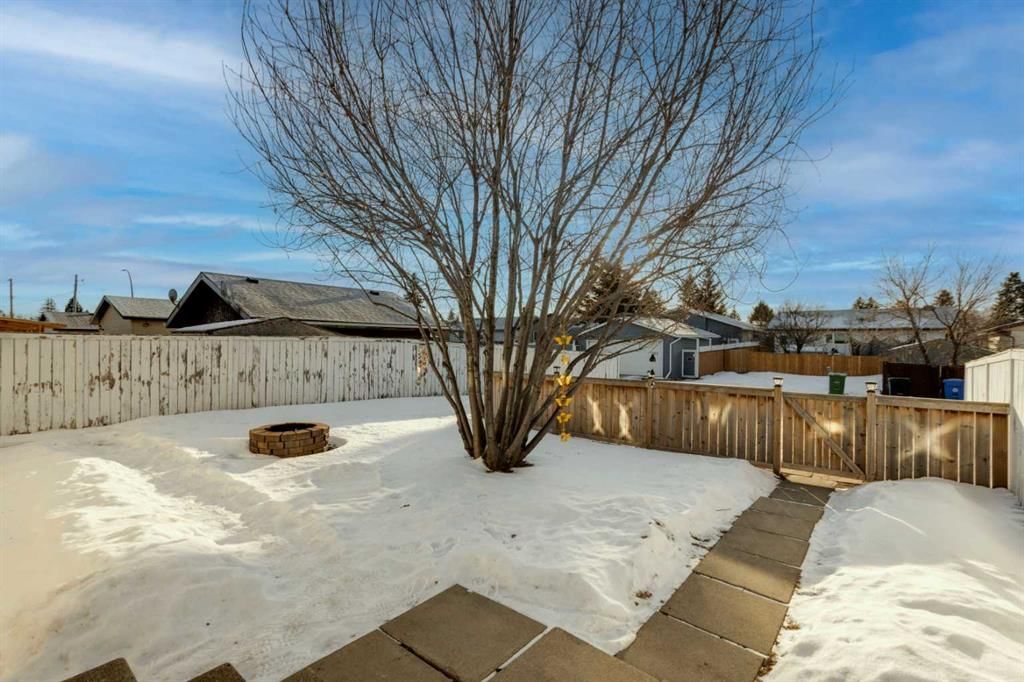 5423 Madigan Drive NE, Calgary — photo 5 of 28