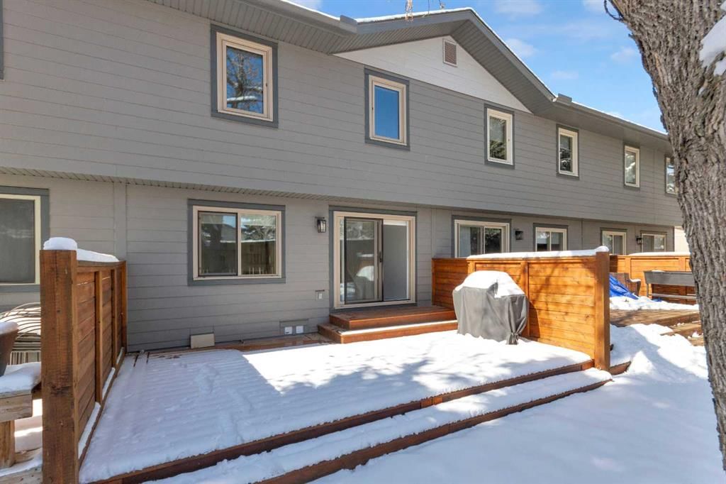 3, 64 Woodacres Crescent SW, Calgary — photo 2 of 37