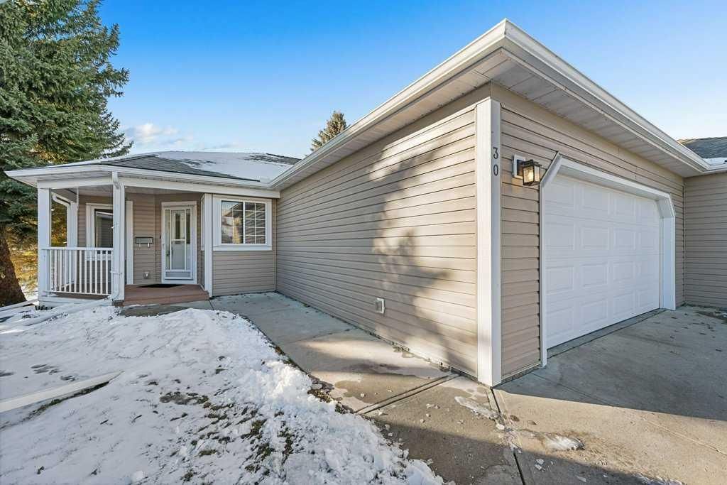 30 Douglasbank Gardens SE, Calgary — photo 3 of 49
