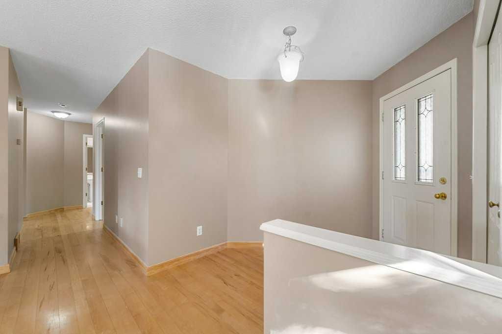30 Douglasbank Gardens SE, Calgary — photo 4 of 49