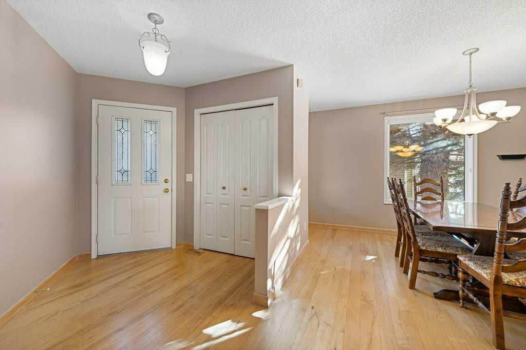 30 Douglasbank Gardens SE, Calgary — photo 5 of 49