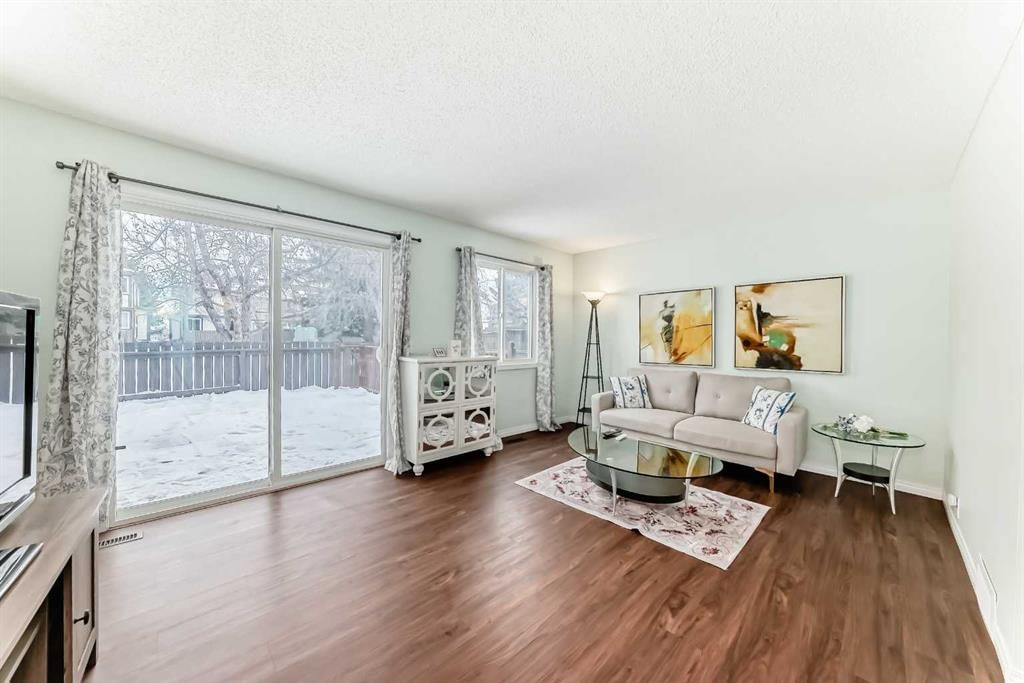 14, 115 Bergen Road NW, Calgary — photo 2 of 27