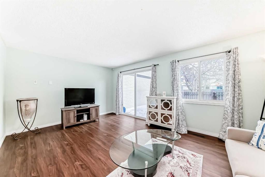14, 115 Bergen Road NW, Calgary — photo 5 of 27