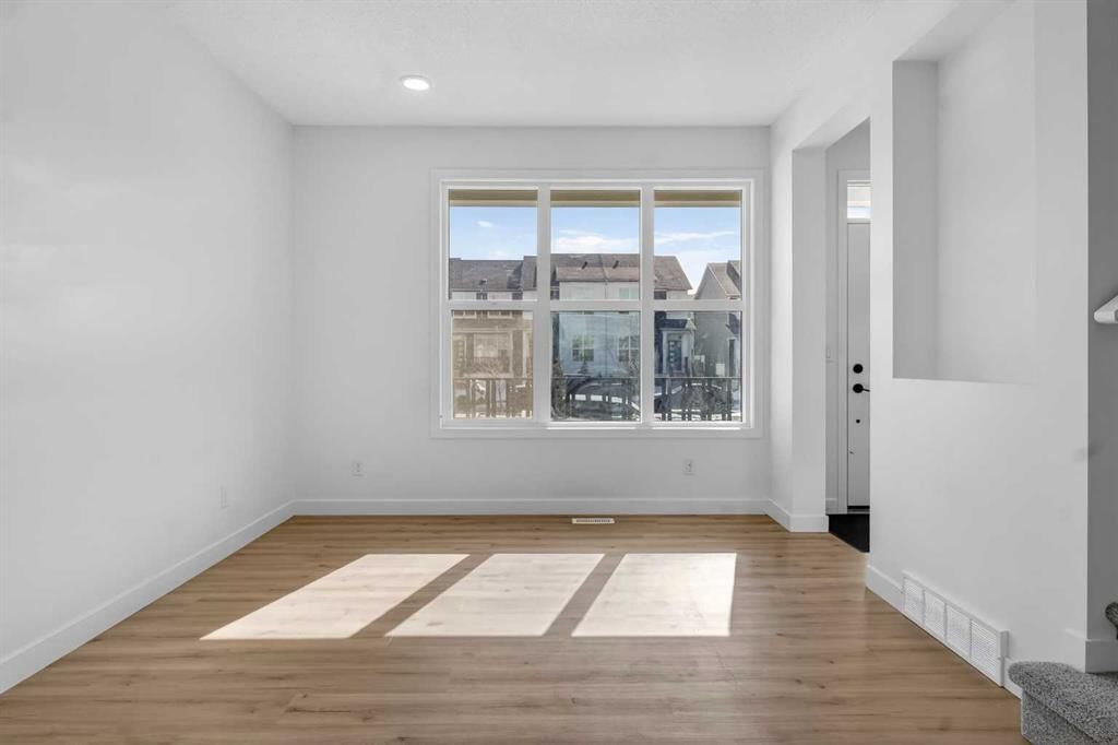 216 142 Avenue NW, Calgary — photo 4 of 35